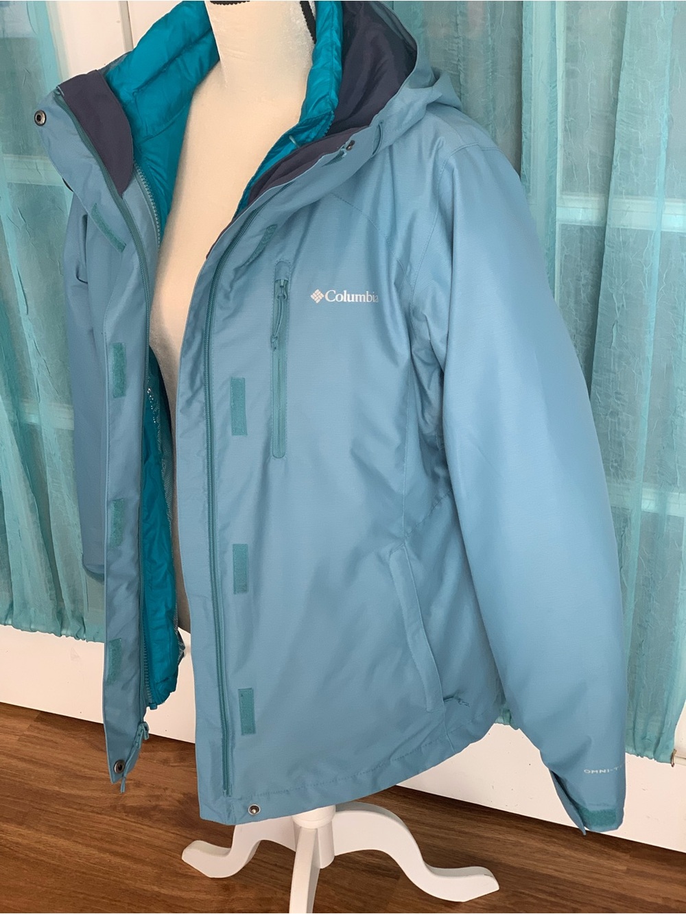 Columbia Waterproof L Jacket zip out reversible lining can be worn as puffer - Picture 5 of 13